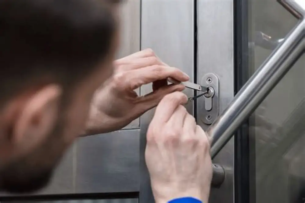 locksmith raleigh commercial lockout expert